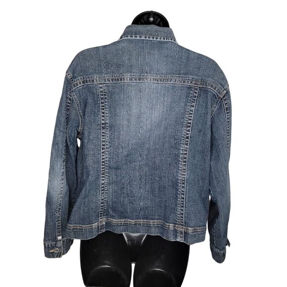 Chico's Platinum stretch denim trucker jean jacket size 2/Medium - Picture 2 of 6